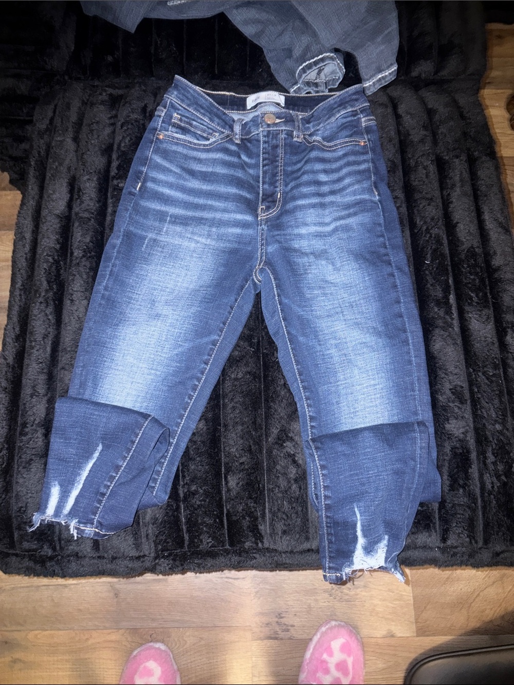 Buckle Women's Dark Blue Distressed Cropped Jeans
